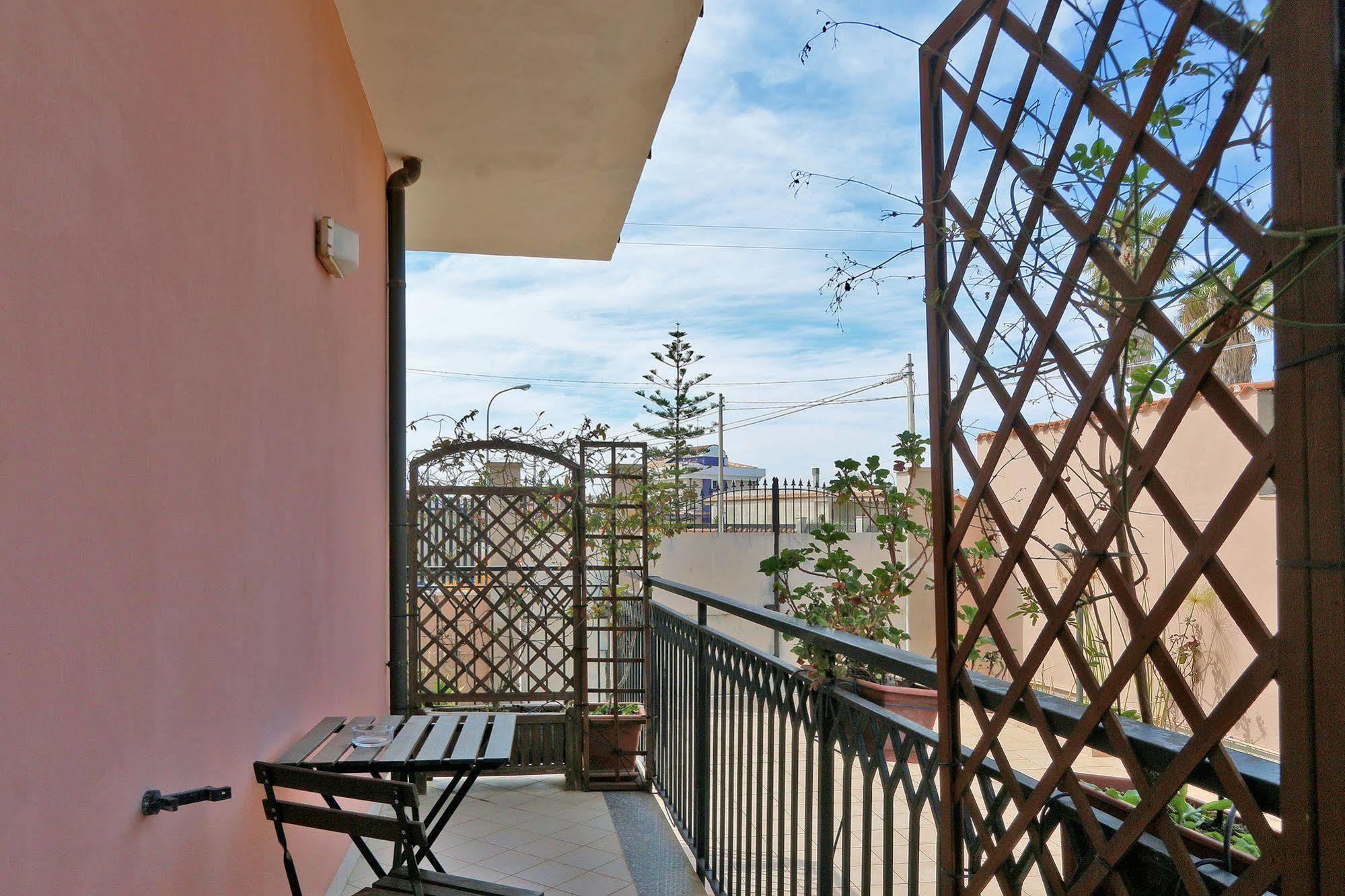 Kosmos Bed & Breakfast Syracuse Ngoại thất bức ảnh